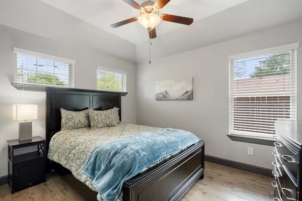 $949,500 | 1614 South College Street, Georgetown, TX 78626