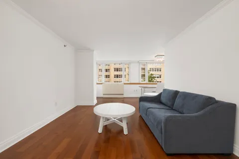 $835,000 | 404 East 76th Street, Unit 3B | Lenox Hill