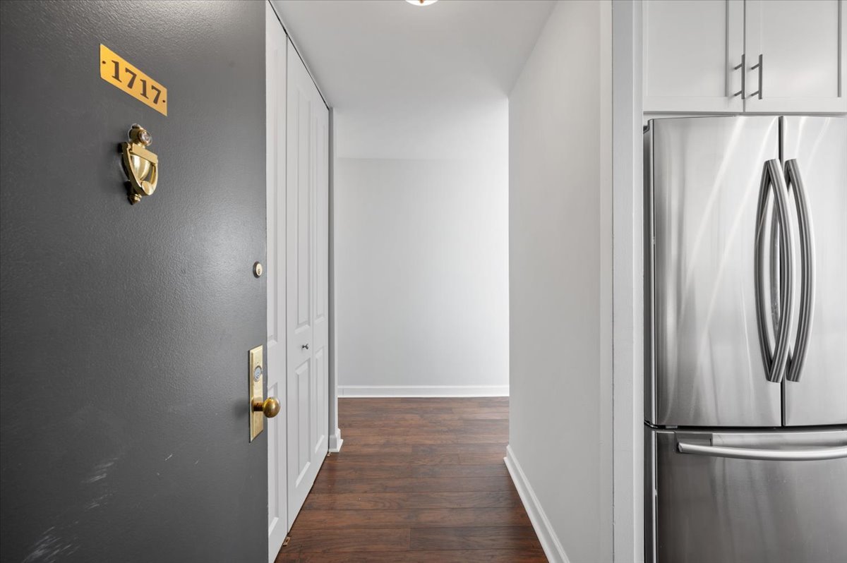 655 West Irving Park Road, Unit 1717 Chicago, IL 60613 - Photo 4 of 34