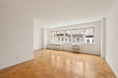 $525,000 | 150 East 37th Street, Unit 7G | Murray Hill