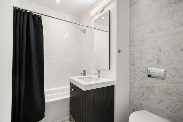 $6,300 | 416 West 52nd Street, Unit 725 | Hell's Kitchen