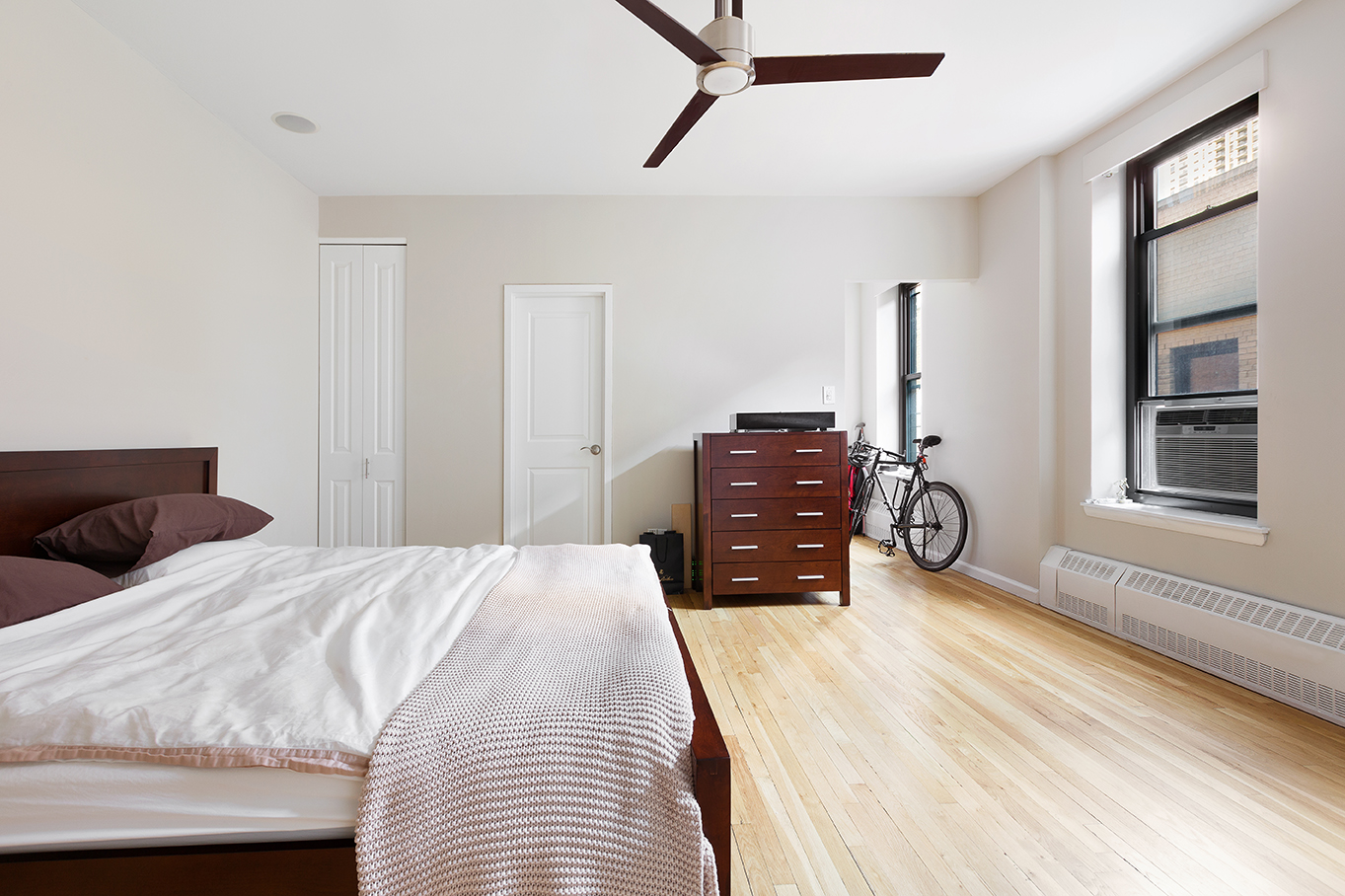 104 West 70th Street, Unit 8B Manhattan, NY 10023 - Photo 3 of 8