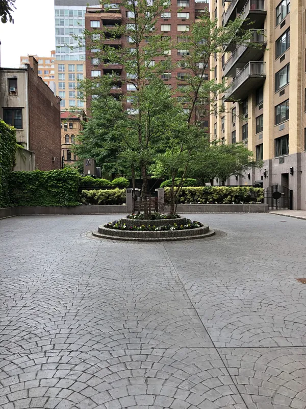 $885,000 | 201 West 70th Street, Unit 2B | Upper West Side