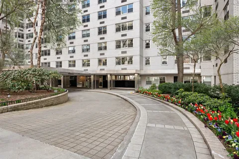 $1,450,000 | 70 East 10th Street, Unit 20C | Greenwich Village