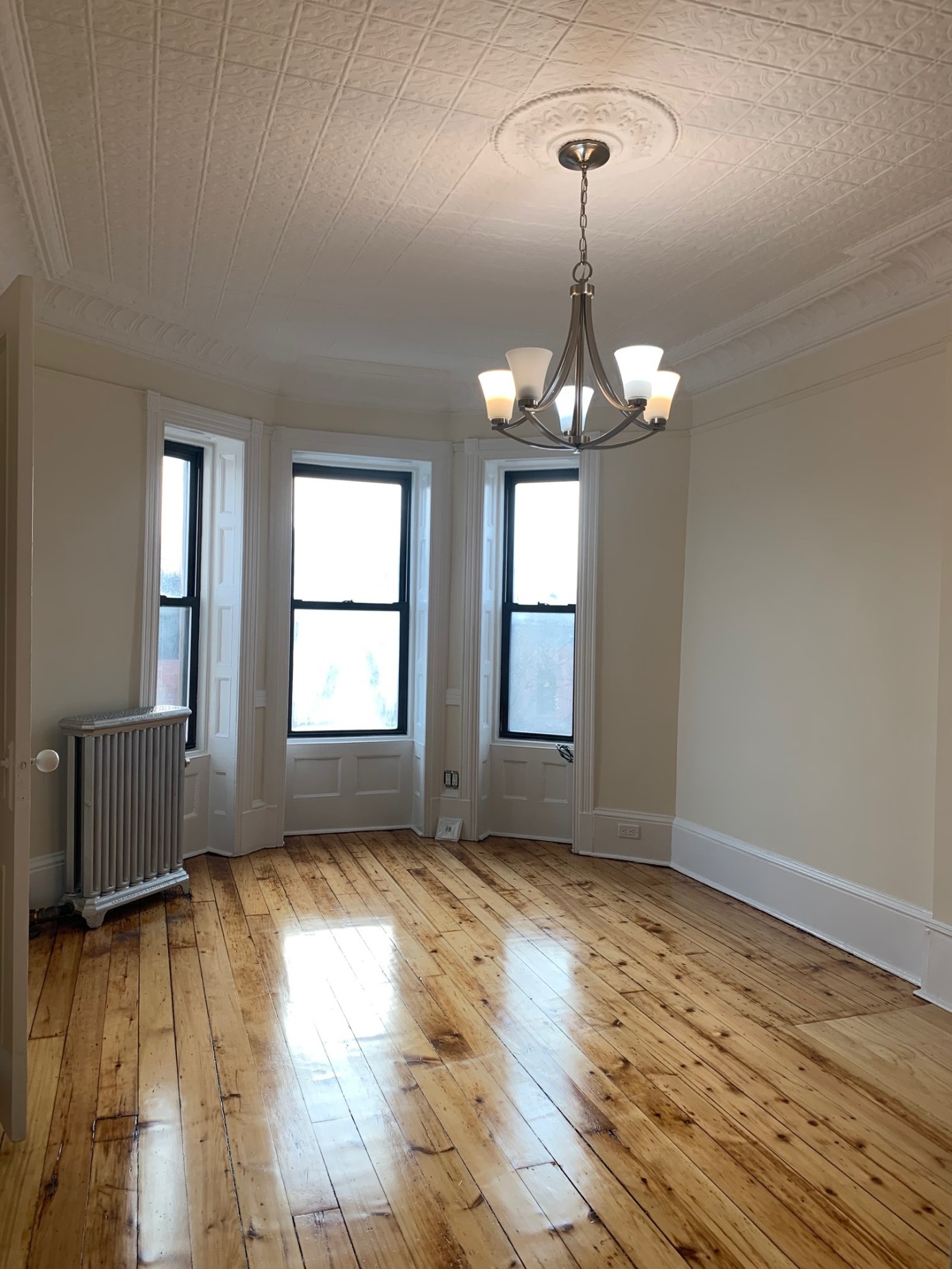 481 9th Street, Unit 4 Brooklyn, NY 11215 - Photo 4 of 33 an empty room with wooden floor and windows