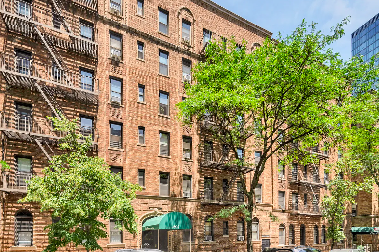 305 East 88th Street, Unit 5G Manhattan, NY 10128 - Photo 12 of 14 front view of a building