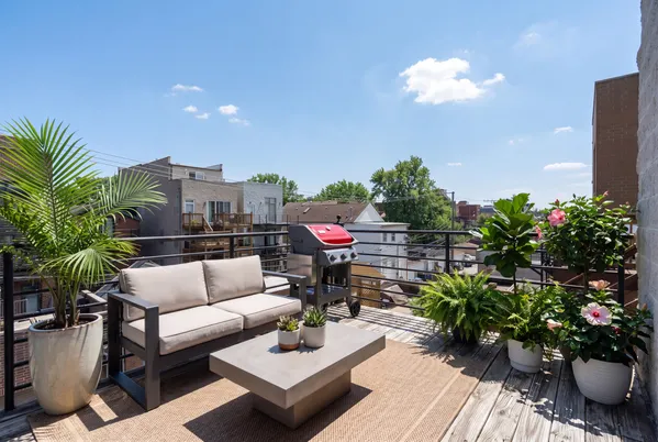 $575,000 | 1043 North Winchester Avenue, Unit 3, Chicago, IL 60622