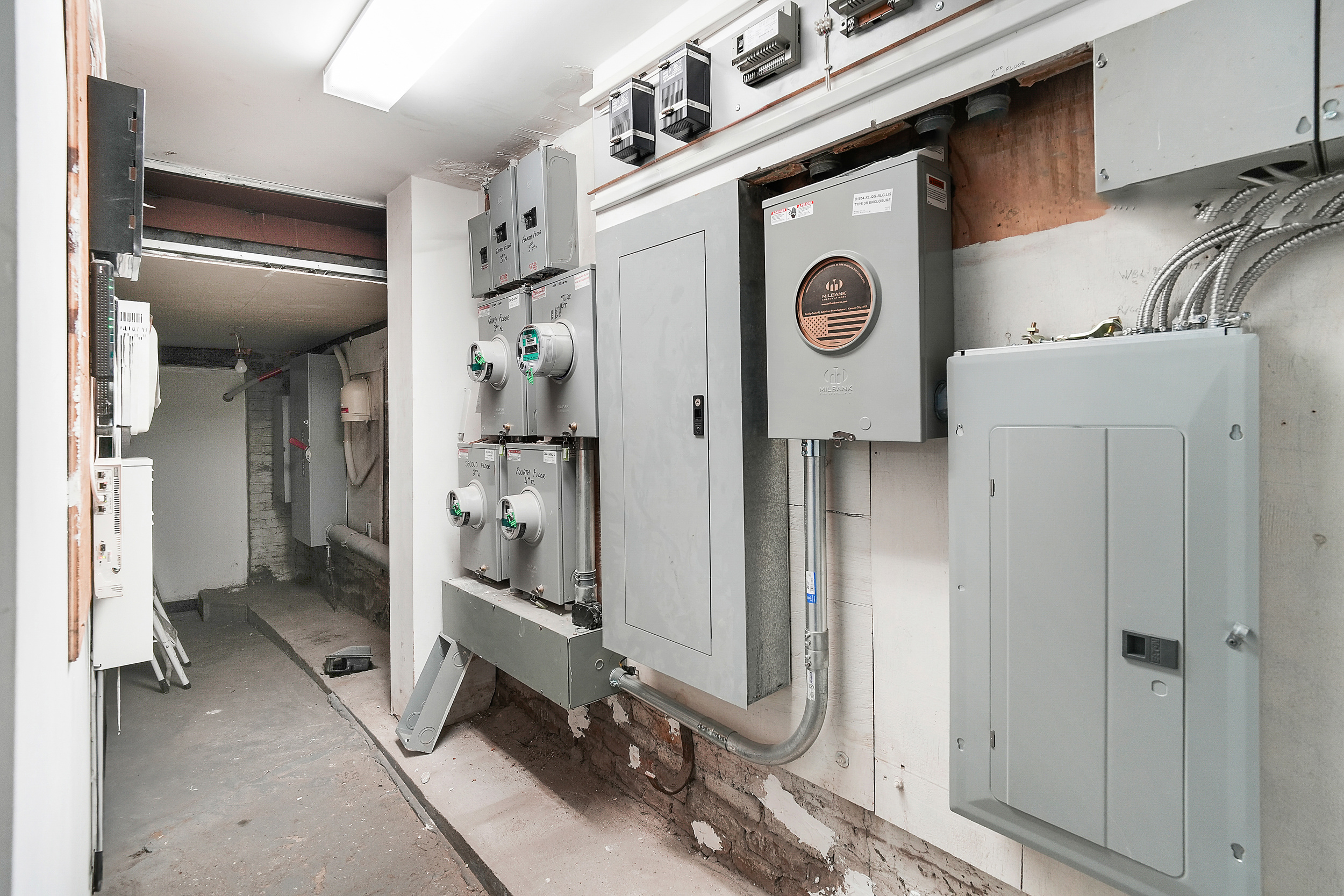 24 Beaver Street Manhattan, NY 10004 - Photo 8 of 25 a utility room with dryer and washer