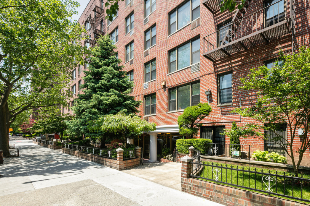 415 Beverley Road, Unit 2F Brooklyn, NY 11218 - Photo 7 of 8