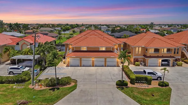 $310,000 | 917 Southwest 47th Terrace, Unit 201, Cape Coral, FL 33914