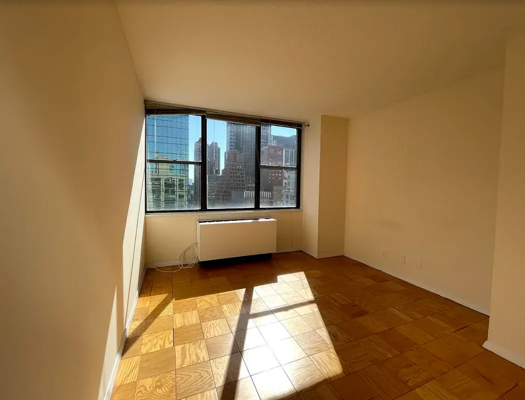 $3,650 | 301 East 45th Street, Unit 20D | Midtown East