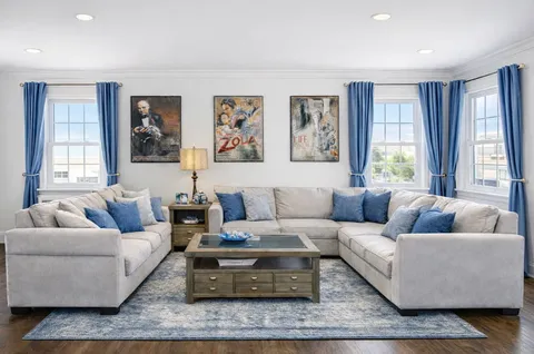 $1,895,000 | 238 West End Avenue | Manhattan Beach
