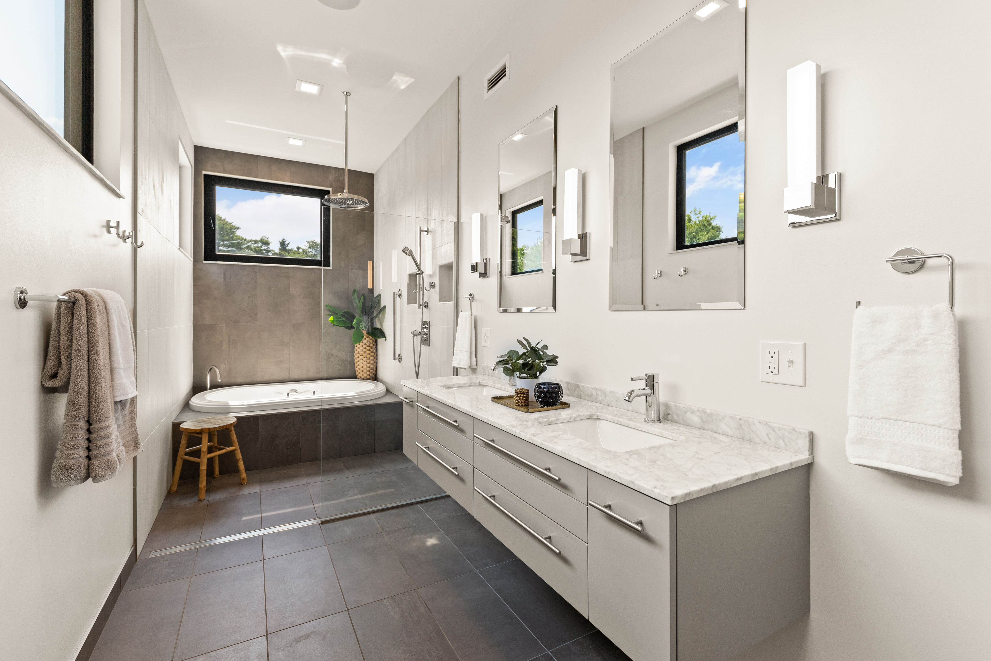7 Pickman Road Beverly, MA 01915 - Photo 10 of 31 a bathroom with a tub a sink and a mirror