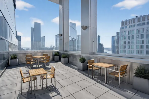 $4,700 | 350 West 42nd Street, Unit 7D | Hell's Kitchen