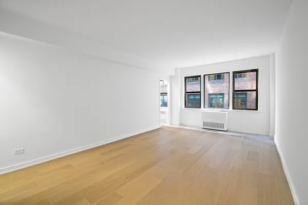 $3,300 | 240 East 46th Street, Unit 8J | Midtown East