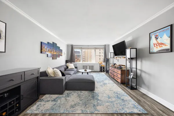 $695,000 | 201 East 37th Street, Unit 11B | Murray Hill