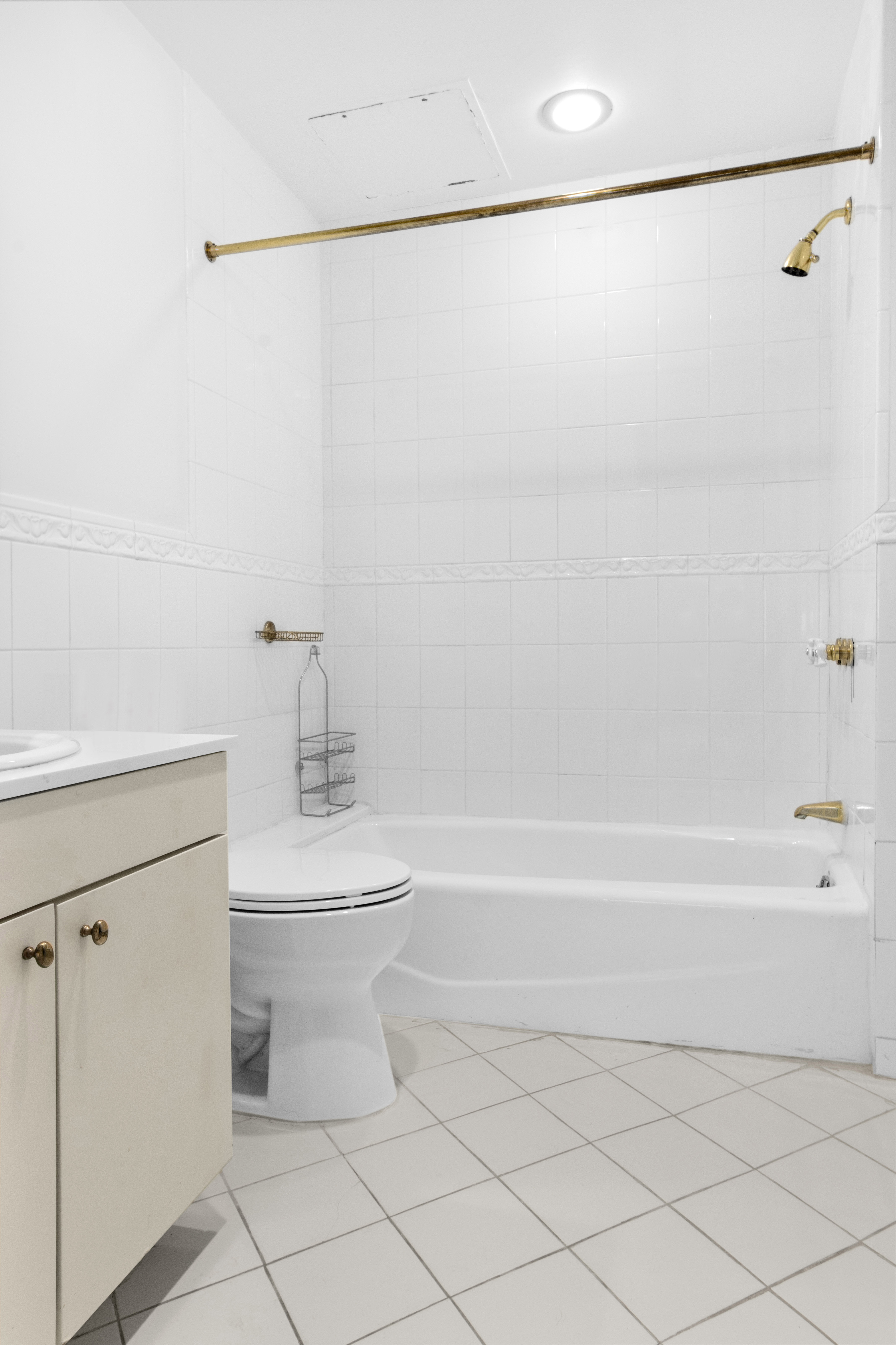 16 Sutton Place, Unit 1A/1B Manhattan, NY 10022 - Photo 21 of 25 a bathroom with a white bath tub and a shower curtain