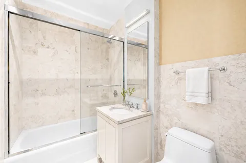 $4,950,000 | 300 East 55th Street, Unit PHC | Sutton Place