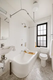 $690,000 | 277 Washington Avenue, Unit 5J | Clinton Hill