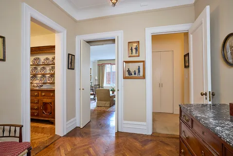 $2,485,000 | 161 East 79th Street, Unit 7B | Upper East Side