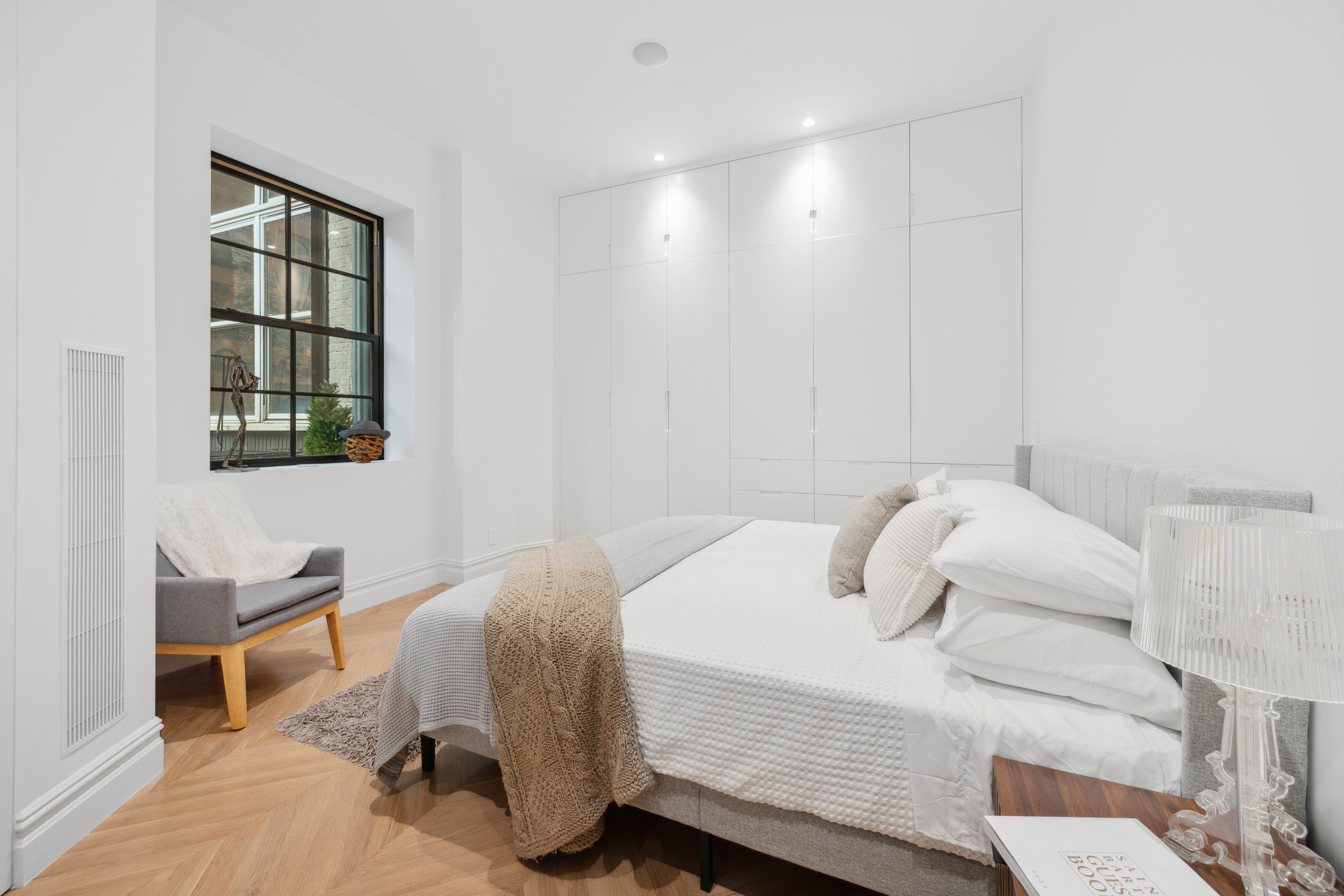 33 West 67th Street, Unit 4M Manhattan, NY 10023 - Photo 7 of 16 a bedroom with a bed and a window