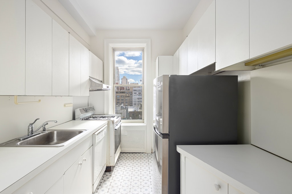 156 East 79th Street, Unit 9C Manhattan, NY 10075 - Photo 6 of 14