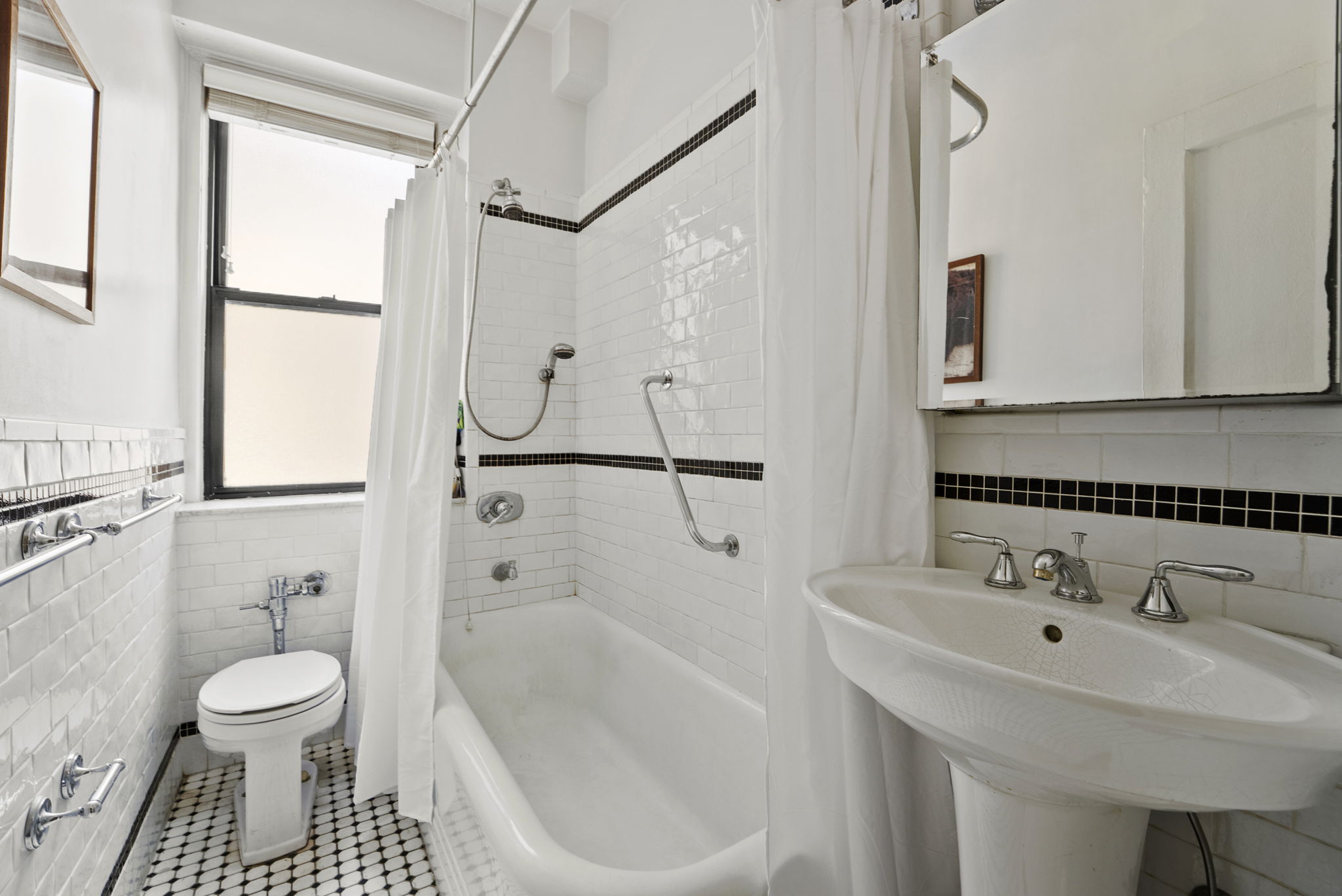 205 West 54th Street, Unit 5F Manhattan, NY 10019 - Photo 5 of 9 Gallery Image 5