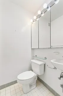 $899,000 | 515 East 72nd Street, Unit 10D | Lenox Hill