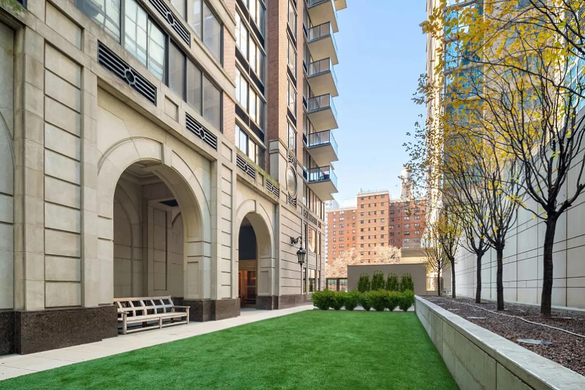 161 West 61st Street, Unit 19D Manhattan, NY 10023 - Photo 8 of 12 a view of a building with a yard