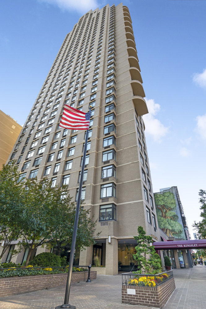 400 East 70th Street, Unit 1008 Manhattan, NY 10021 - Photo 14 of 15 a front view of a multi story building