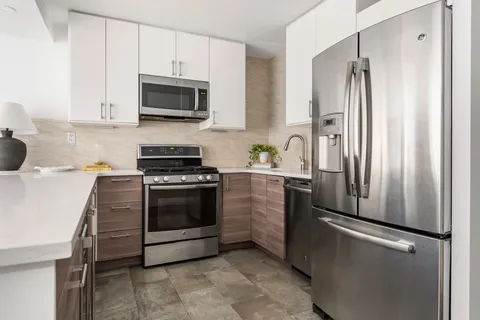 $799,000 | 315 West 70th Street, Unit 5F | Upper West Side