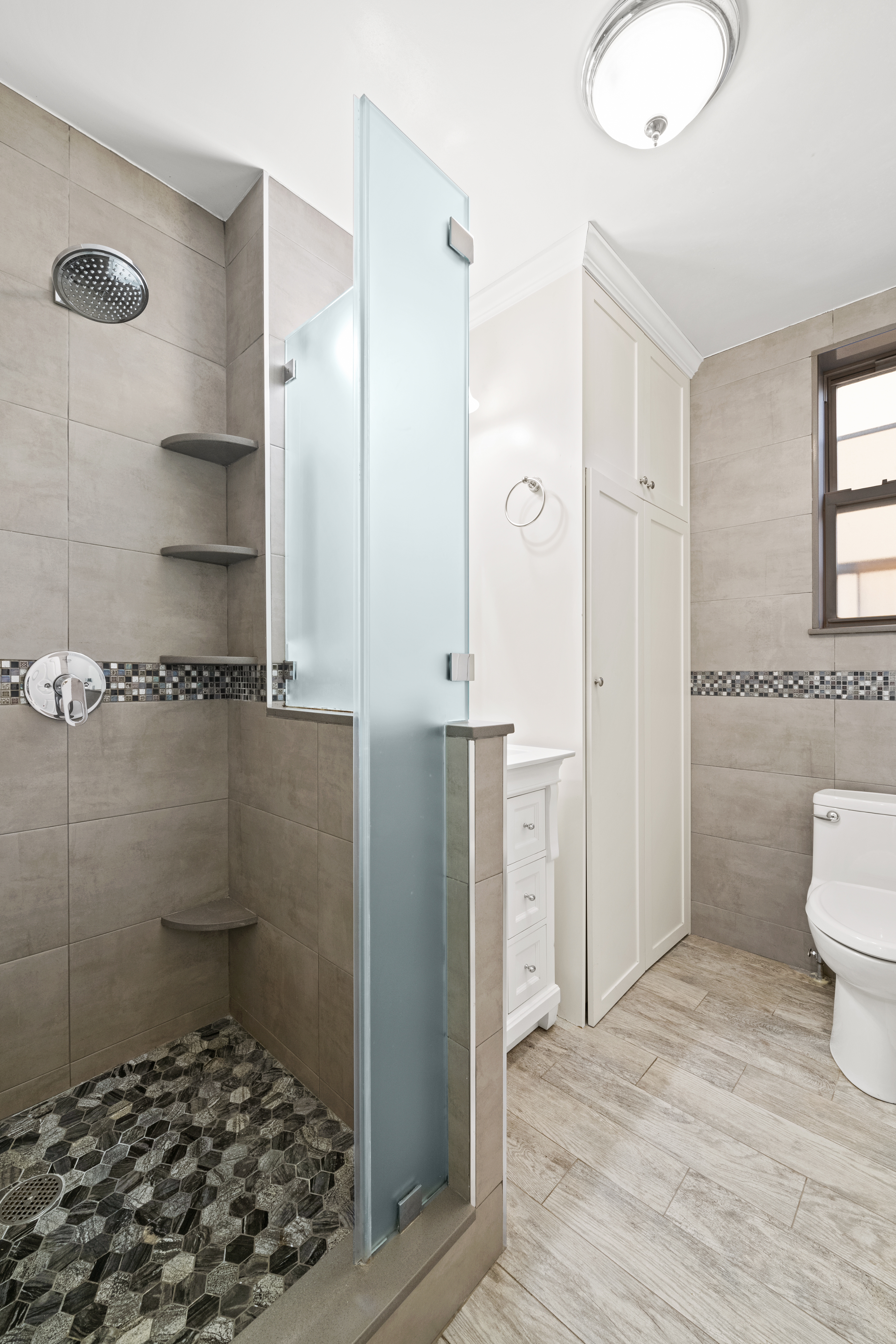 328 West 86th Street, Unit 6A Manhattan, NY 10024 - Photo 5 of 10 a bathroom with a toilet and a shower