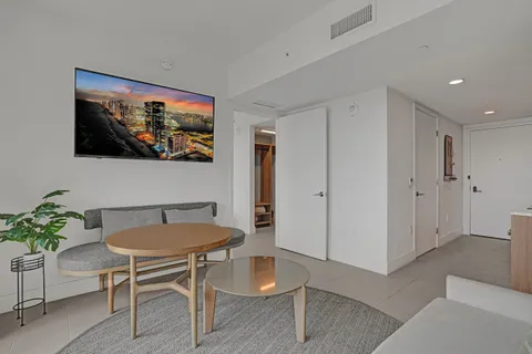 $610,000 | 159 Northeast 6th Street, Unit 3214, Miami, FL 33132