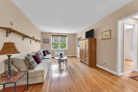 $180,000 | 5614 Netherland Avenue, Unit 3E | North Riverdale