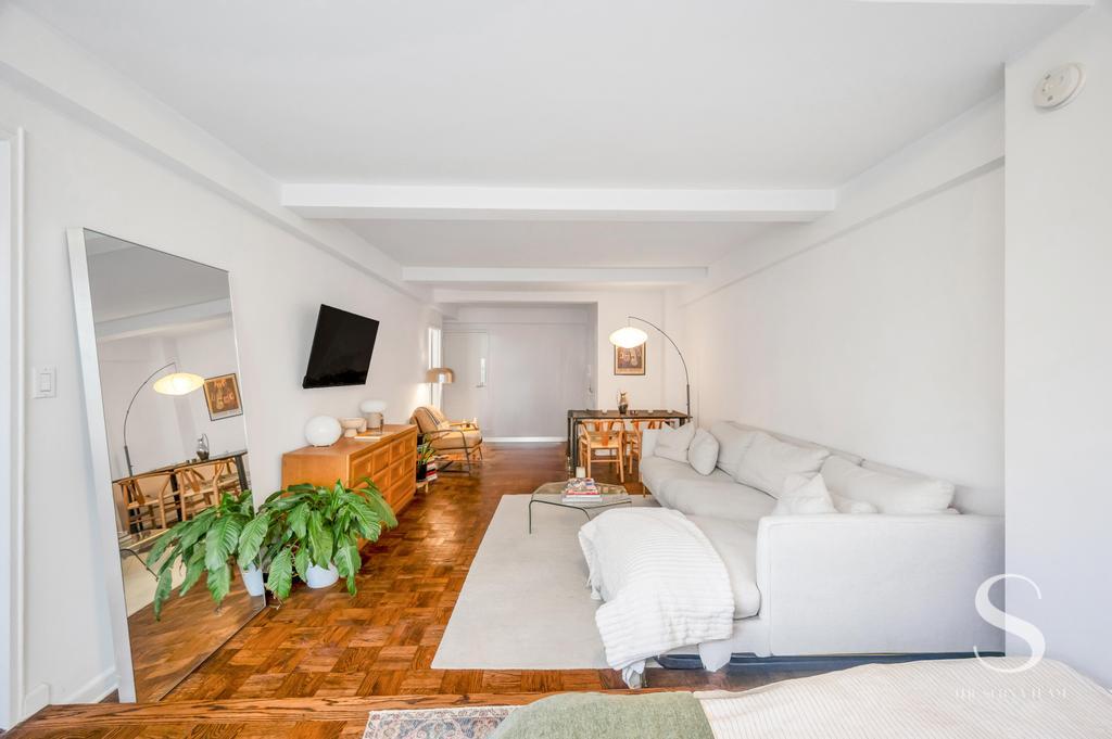 7 Lexington Avenue, Unit 5E Manhattan, NY 10010 - Photo 4 of 27 a living room with furniture and a flat screen tv