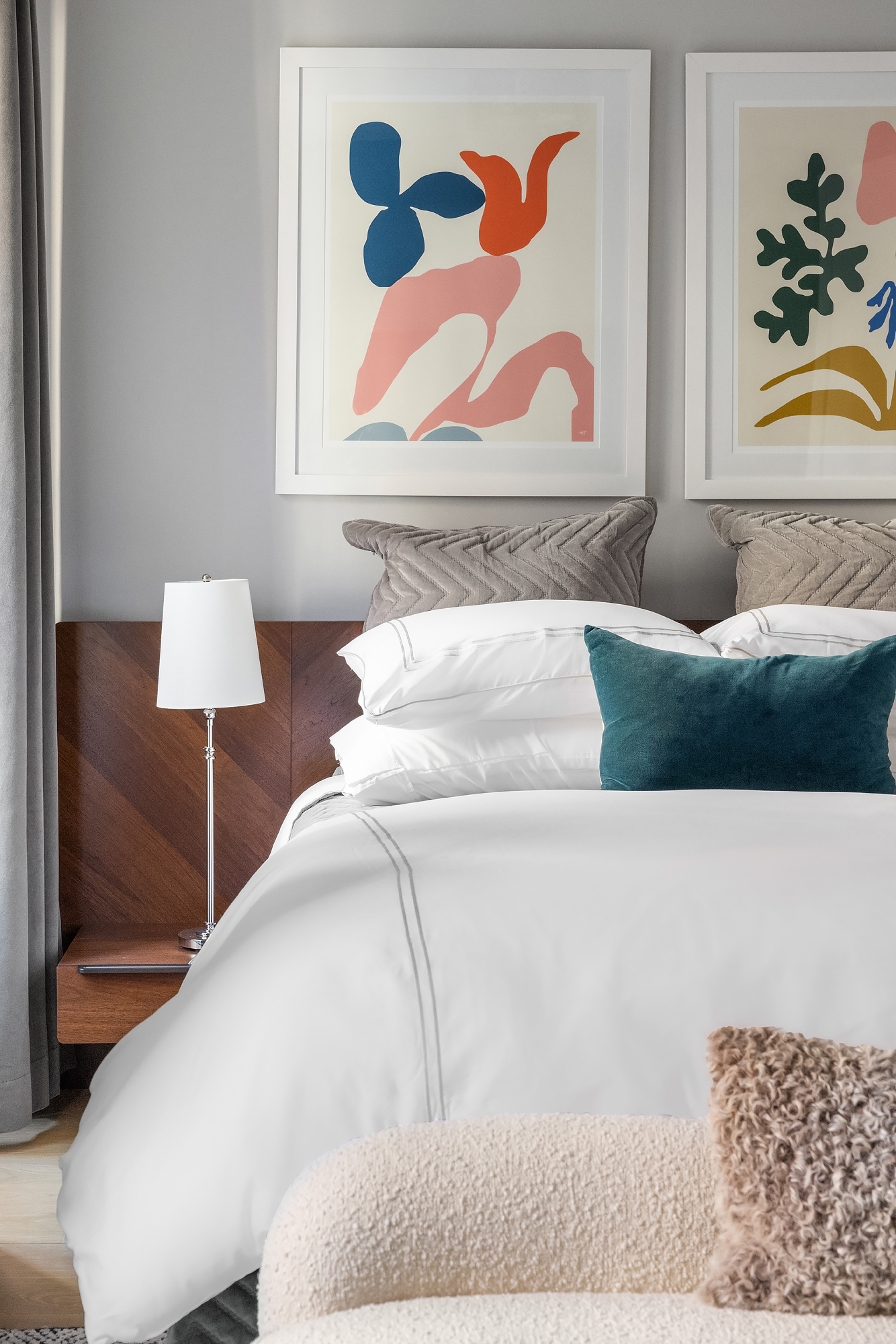 130 East 38th Street Manhattan, NY 10016 - Photo 7 of 16 a bedroom with a bed and painting on the wall