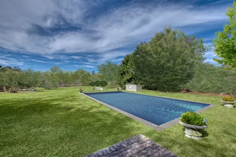 $3,000,000 | 19 Horseshoe Drive, East Hampton, NY 11937