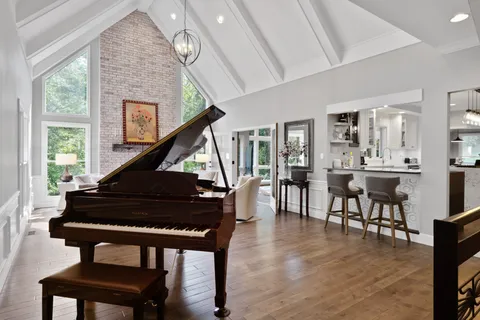 $1,995,000 | 13352 Weston Park Drive, St. Louis, MO 63131