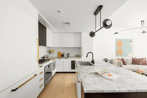 $2,195,000 | 610 Warren Street, Unit 2A | Boerum Hill