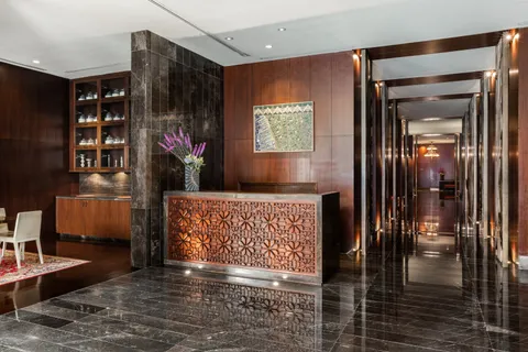 a view of entryway with livingroom