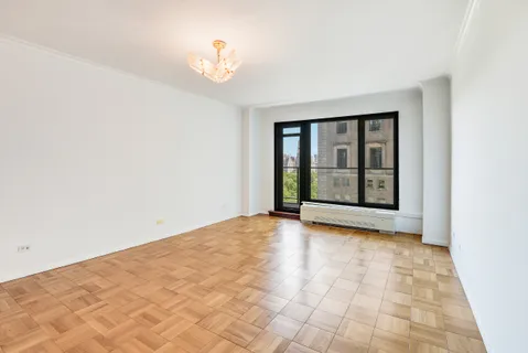 $3,995,000 | 200 Central Park South, Unit 14B | Central Park South