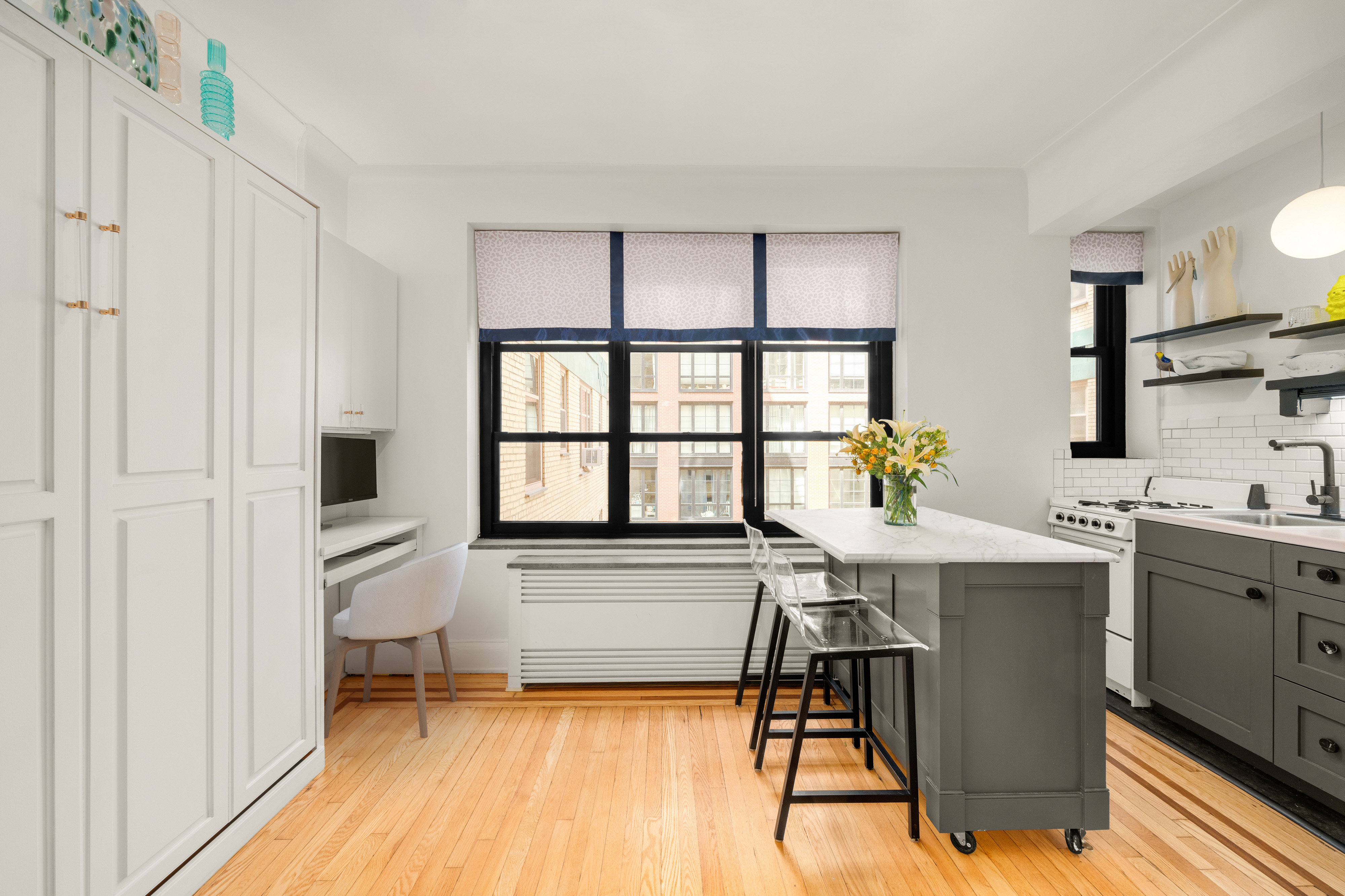 235 East 22nd Street, Unit 9V Manhattan, NY 10010 - Photo 2 of 14