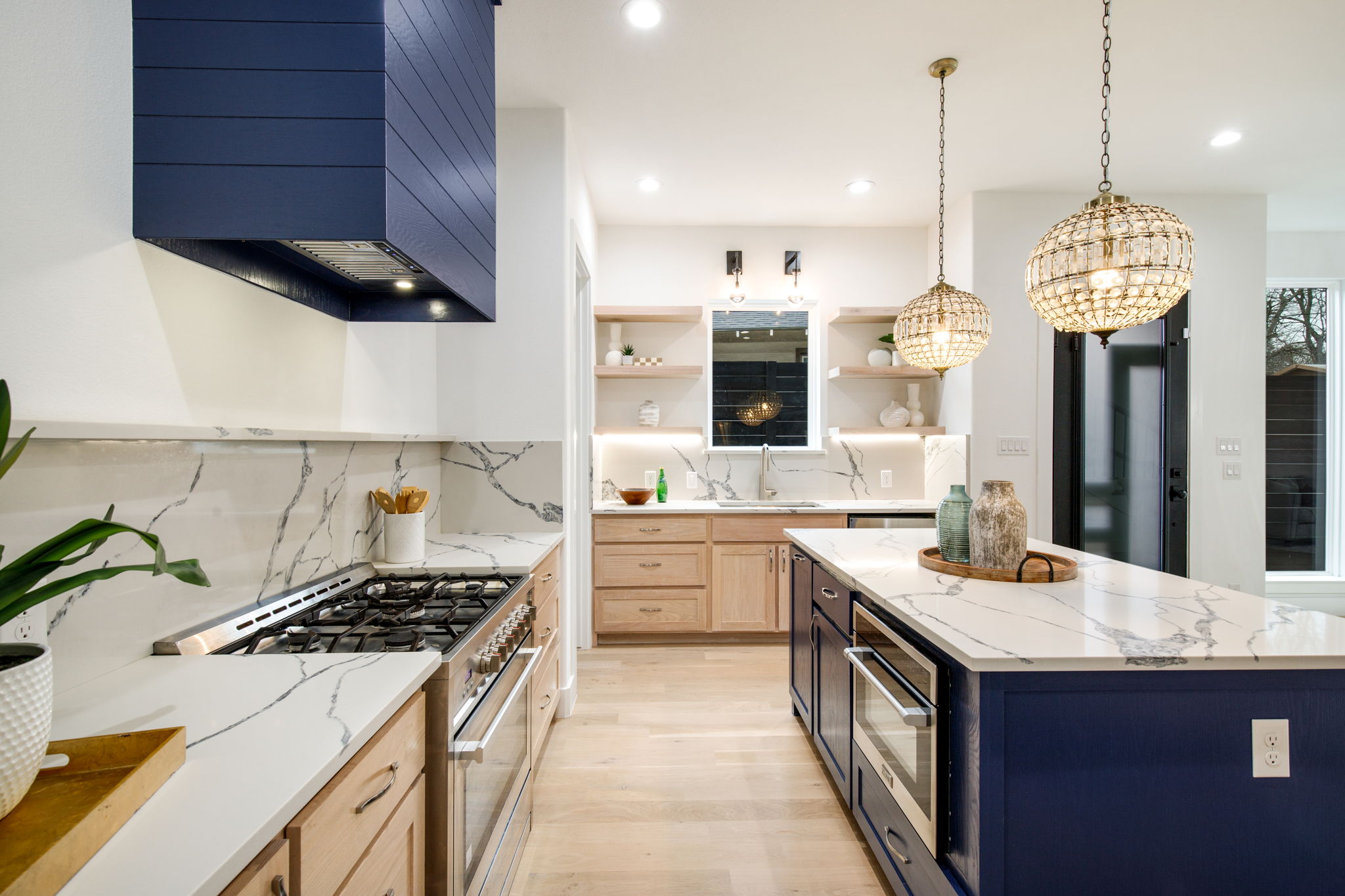 807 South Glasgow Drive Dallas, TX 75223 - Photo 19 of 39