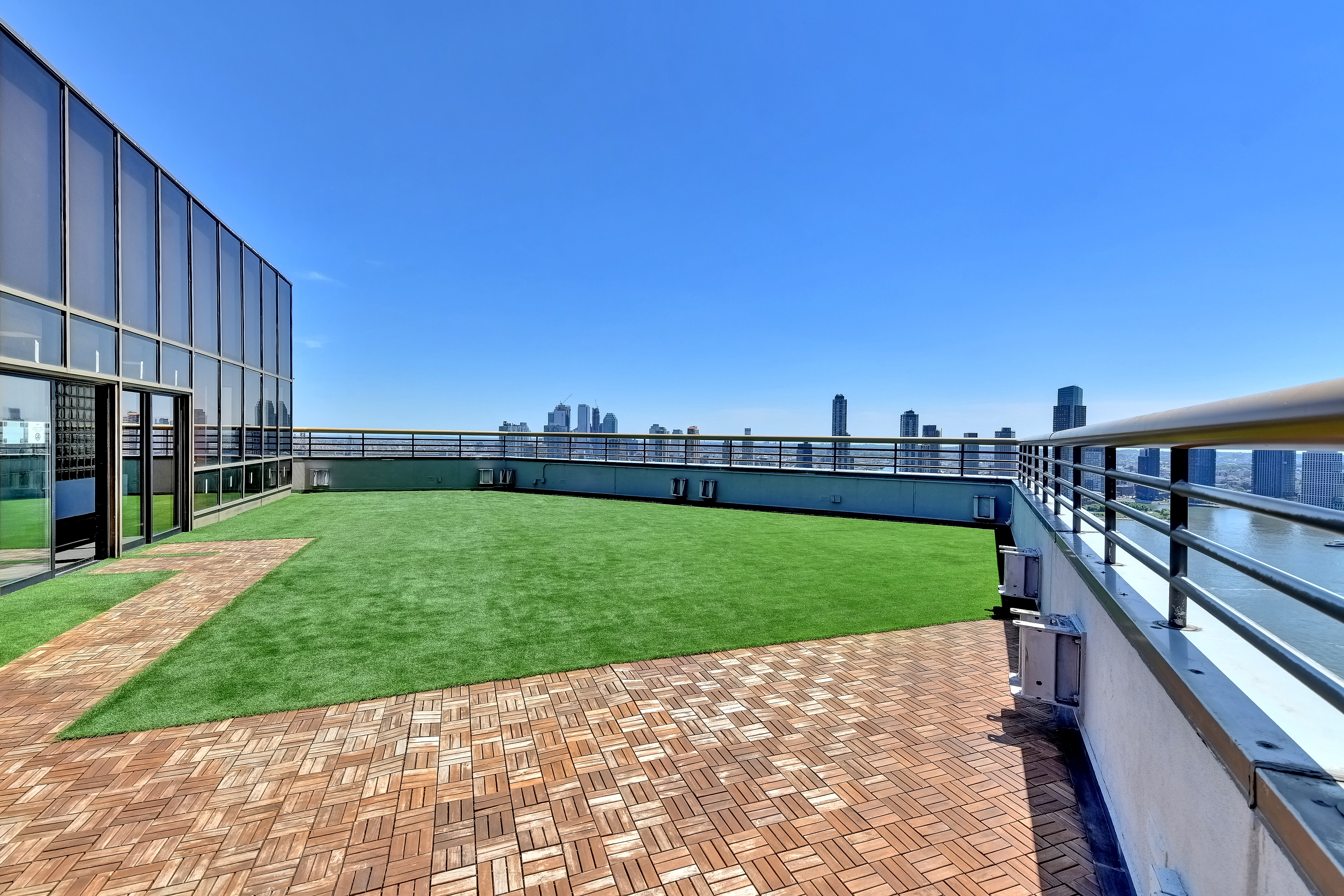 630 1st Avenue, Unit 34B Manhattan, NY 10016 - Photo 6 of 8 a view of a backyard with a garden