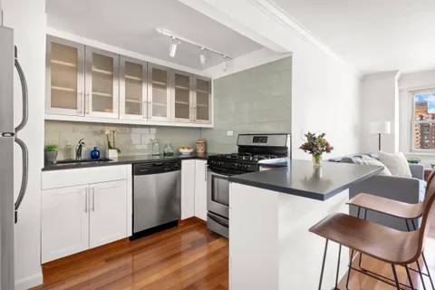 $765,000 | 101 West 12th Street, Unit 15A | West Village