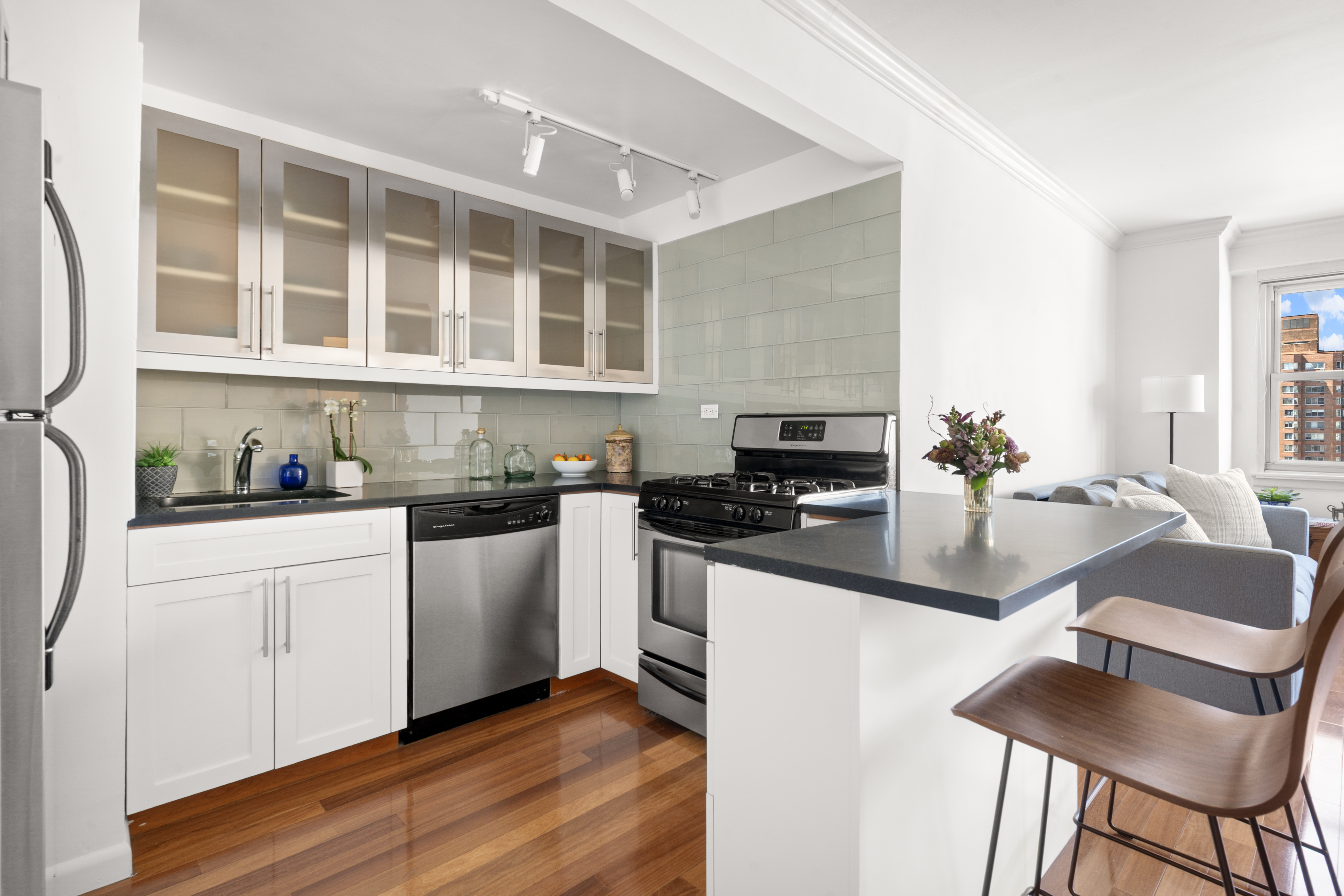101 West 12th Street, Unit 15A Manhattan, NY 10011 - Photo 2 of 6
