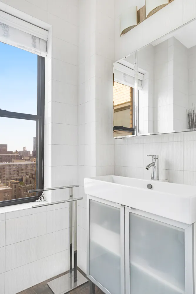 $1,425,000 | 175 West 93rd Street, Unit 17I | Upper West Side
