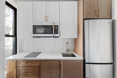 $800,000 | 319 West 18th Street, Unit 5I | Chelsea