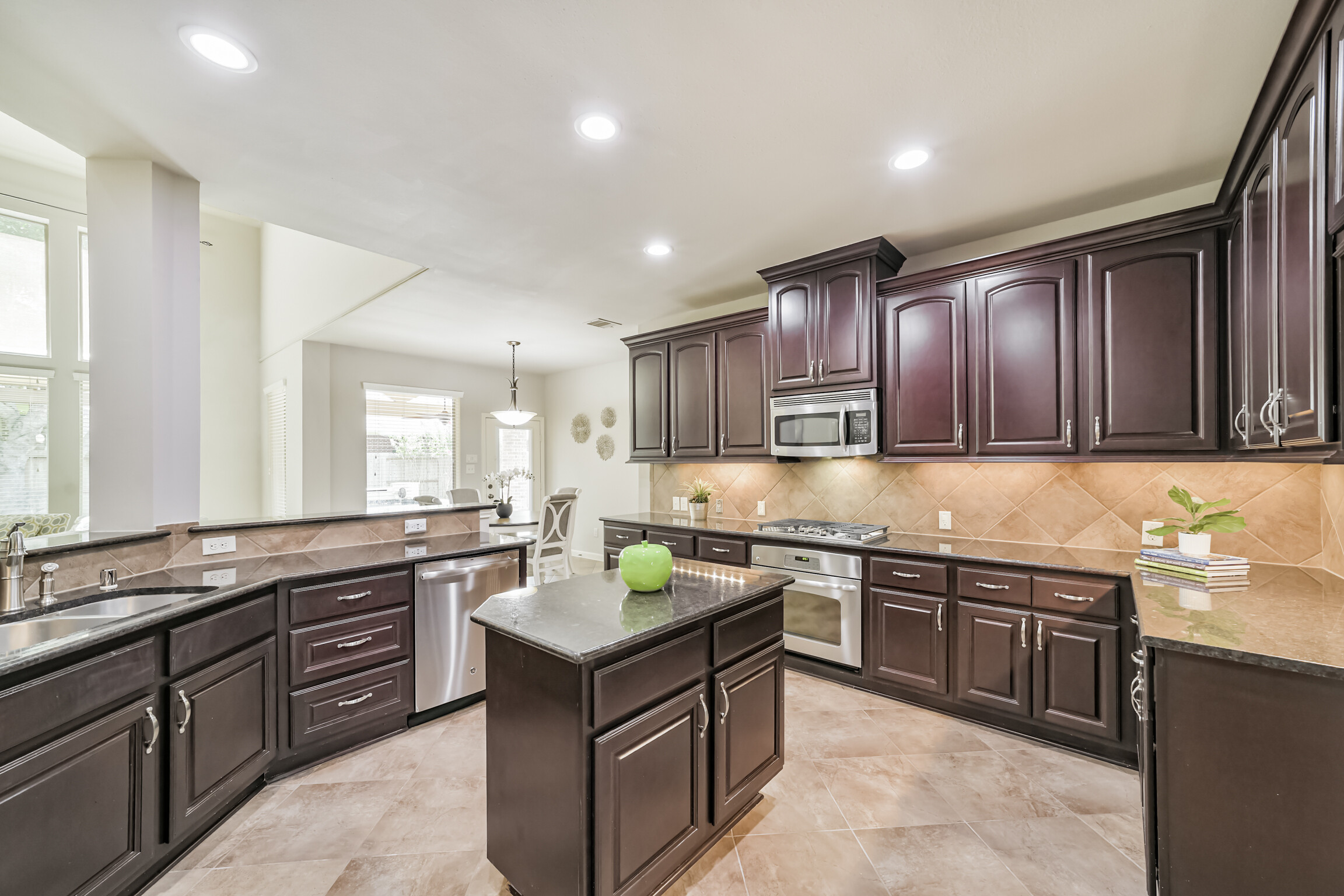 13607 Breakwater Path Loop Houston, TX 77044 - Photo 20 of 47