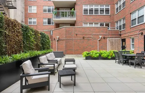 $699,000 | 363 East 76th Street, Unit 2A | Lenox Hill